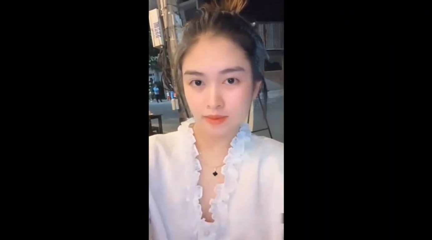 dập tới tấp cái lồn múp tuôn nước siêu ngon